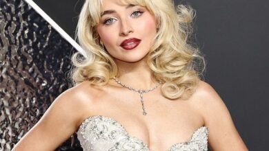 Sabrina Carpenter Posing for the picture.
